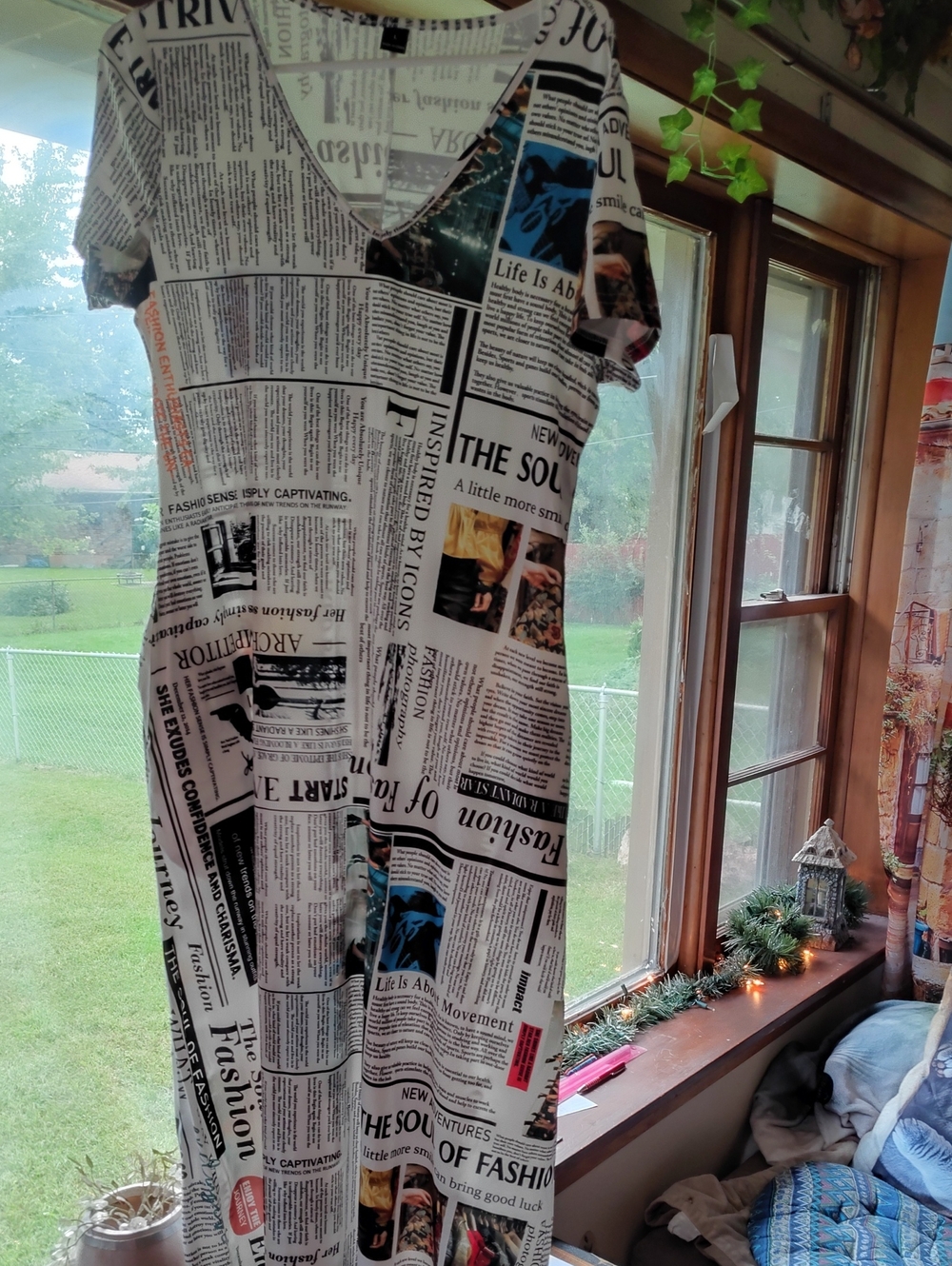 Newspaper Print V-Neck Maxi Dress - White/Black